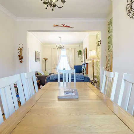 Holiday home Ammonite House *