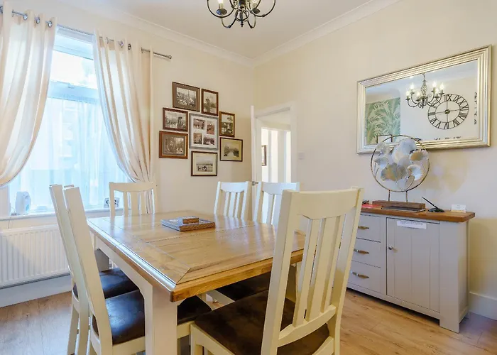 Ammonite House ويتبي