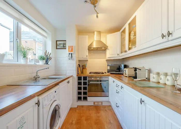 Ammonite House * ويتبي